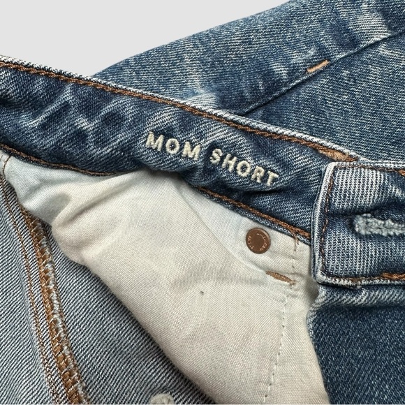 American Eagle Stretch Crossover Denim Mom Short Size 10 High Rise Cuffed Blue - Picture 11 of 11